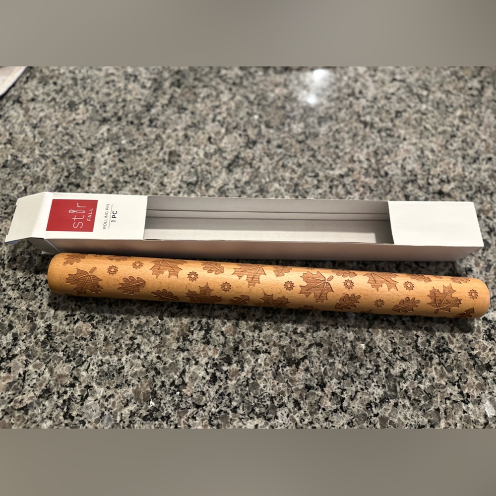 ✨NWT✨ STIR FALL ROLLING PIN 1 PC     LEAF 🍂 🍁🍃PATTERN FOR YOUR PASTRIES